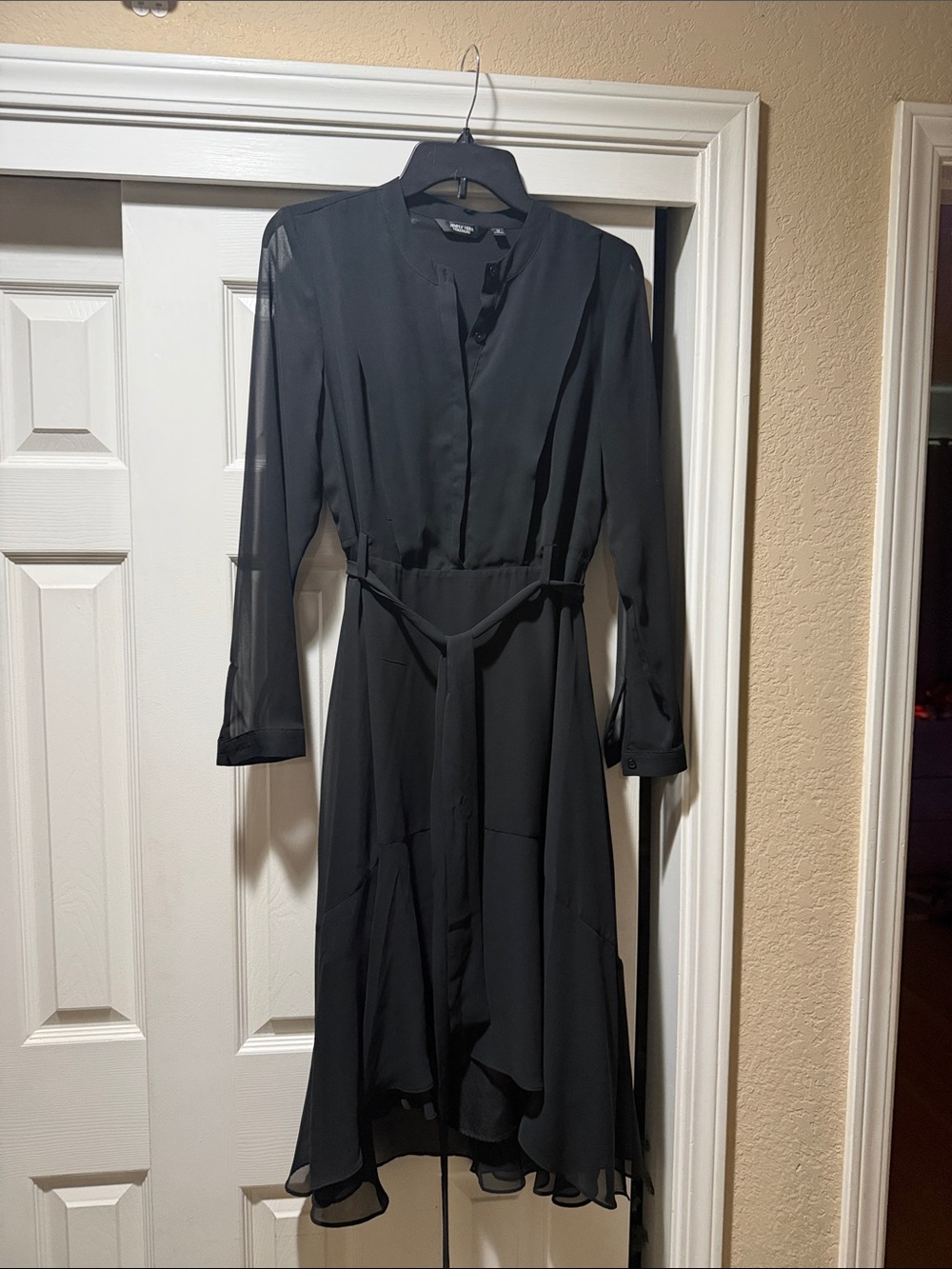 Vera Wang Black Long-Sleeve Tie-Waist Midi Dress